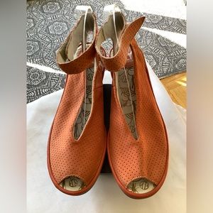 NWOT Fly London Wedges